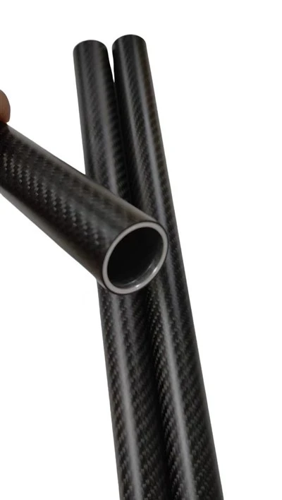 Raziskovanje prednosti aluminijastih delov, vdelanih v karbonske cevi za izbo...